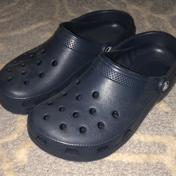 womens navy blue crocs